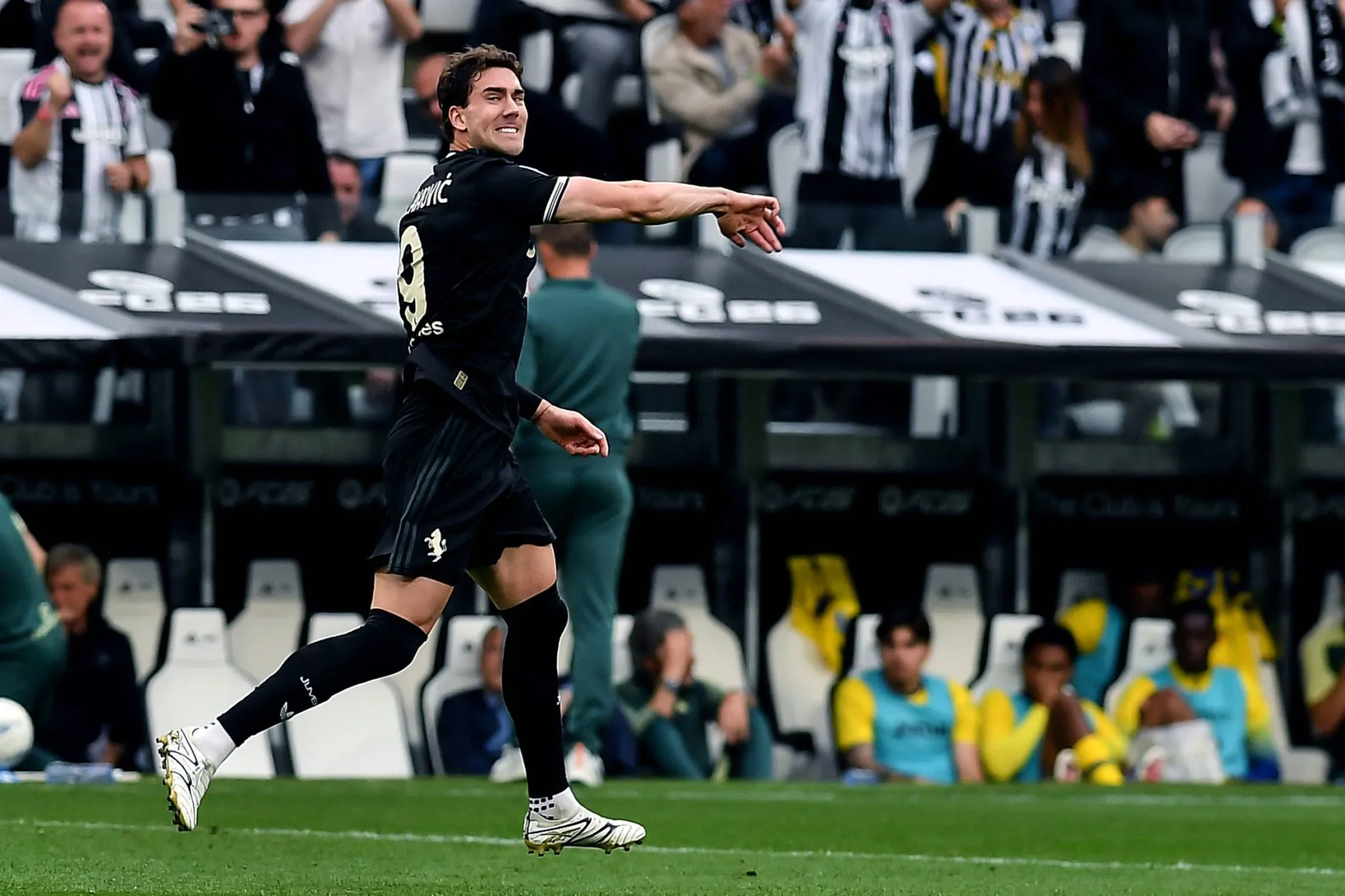 Dusan Vlahovic comemora gol pela Juventus (Foto: IMAGO / Gribaudi/ImagePhoto)