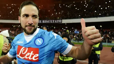 Higua&iacute;n e Insigne, o artilheiro e o gar&ccedil;om, lideram a virada do Napoli
