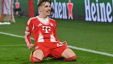 Joia de 17 anos faz hist&oacute;ria e Bayern vence de virada ap&oacute;s gol contra de Kimmich