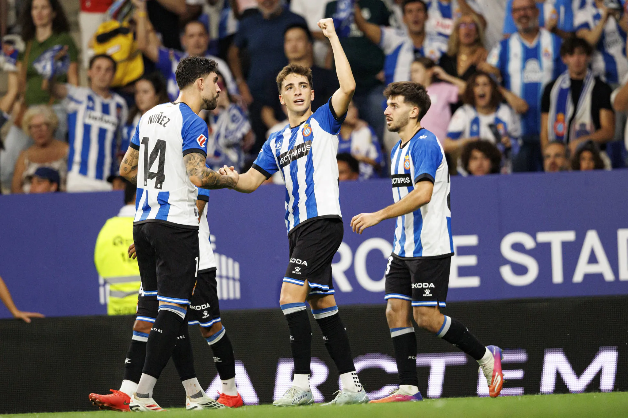 &Aacute;lex Calatrava celebra gol do Espanyol