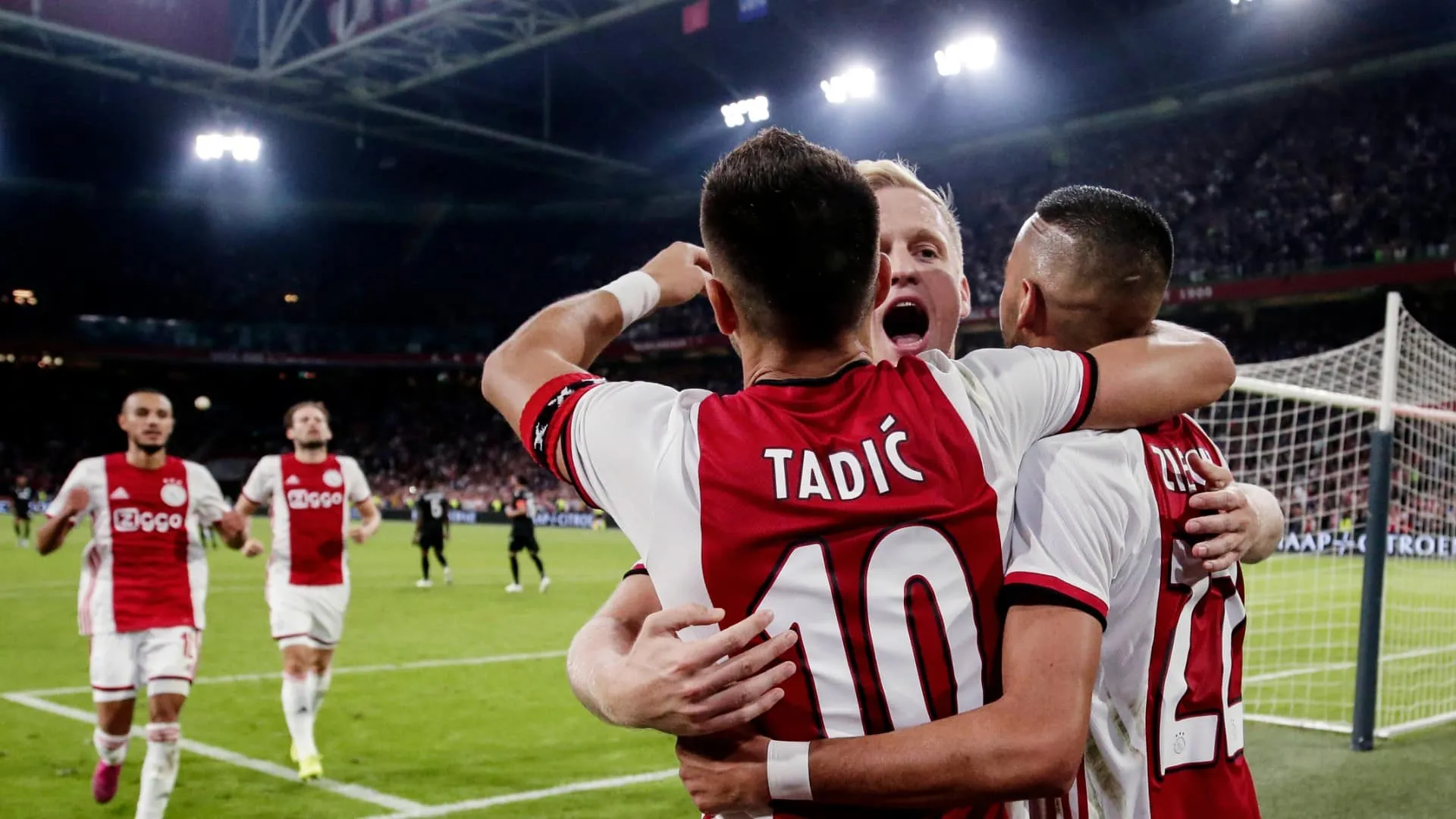 Estes s&atilde;o os 50 indicados pela Uefa ao time do ano