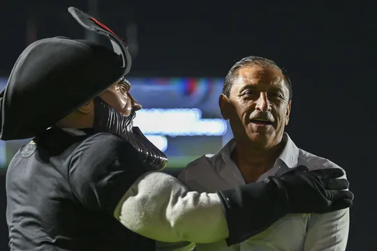 Papai Noel ter&aacute; que trabalhar para que temporada 2024 do Vasco seja melhor do que a tensa 2023