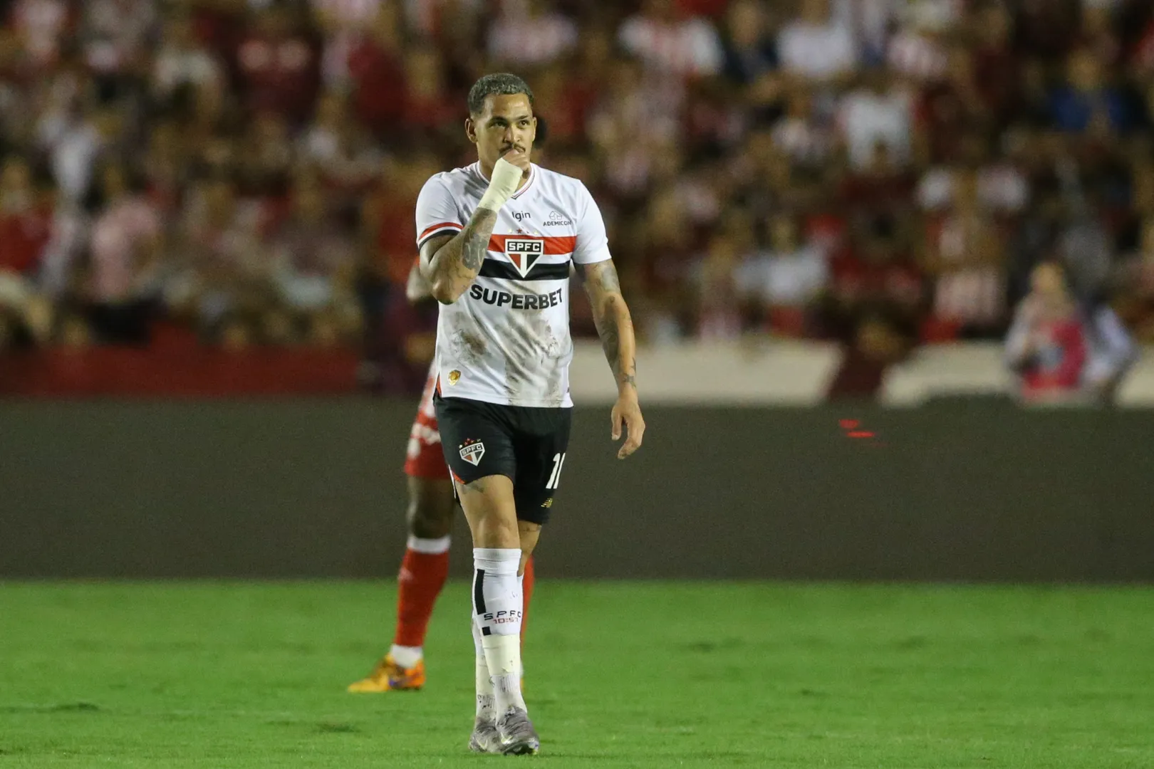 Luciano vibra com seu gol de n&uacute;mero 92 pelo S&atilde;o Paulo