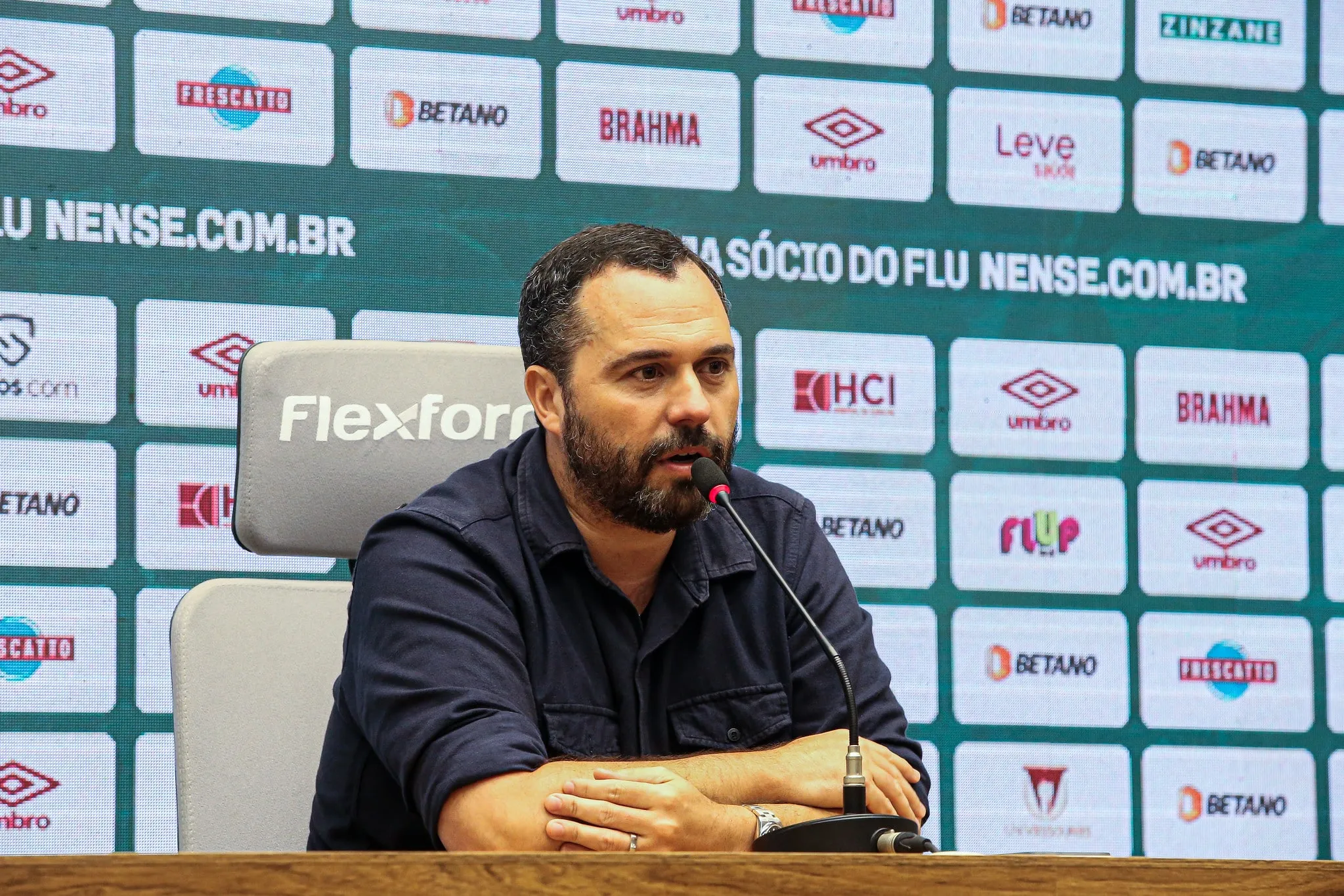 Grama sint&eacute;tica causa disc&oacute;rdia, e alfinetada de M&aacute;rio &eacute; pr&eacute;via de briga de Fluminense e outros clubes do Brasileiro