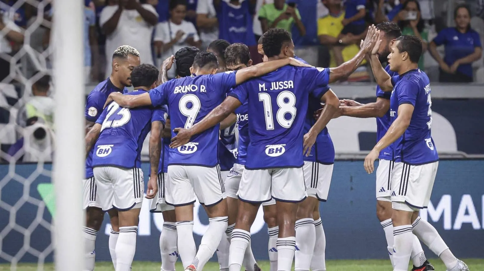 Cruzeiro tem atua&ccedil;&atilde;o impec&aacute;vel e esmaga o Bahia no Mineir&atilde;o