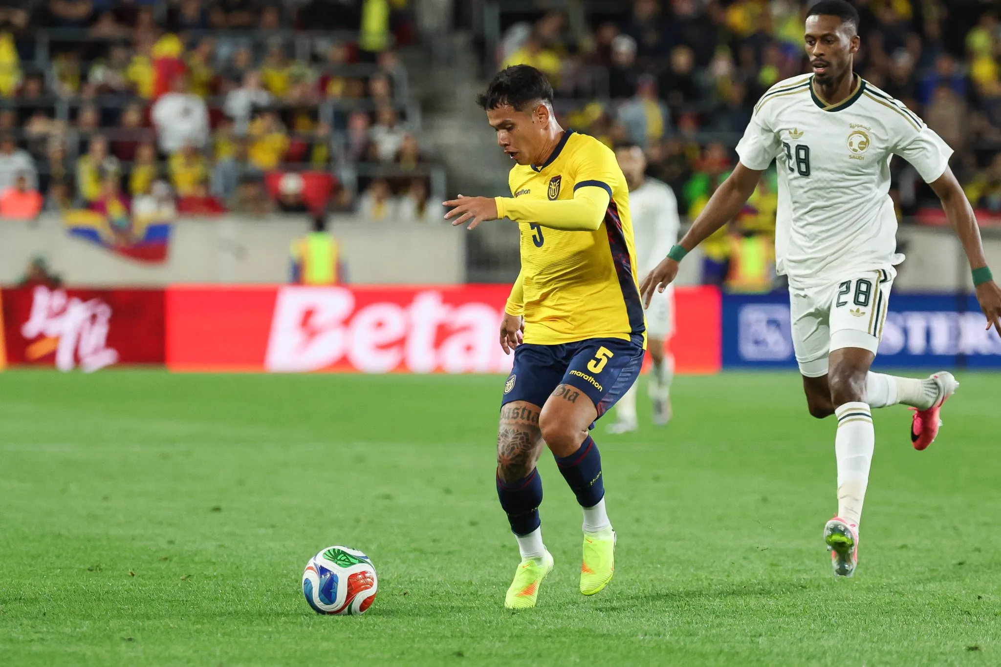 Jordy Alcivar em jogo da sele&ccedil;&atilde;o equatoriana