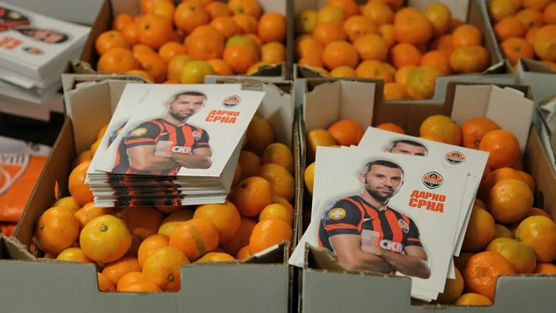 &Iacute;dolo no Shakhtar, Srna envia 20 toneladas de mexerica para crian&ccedil;as em zona de conflito