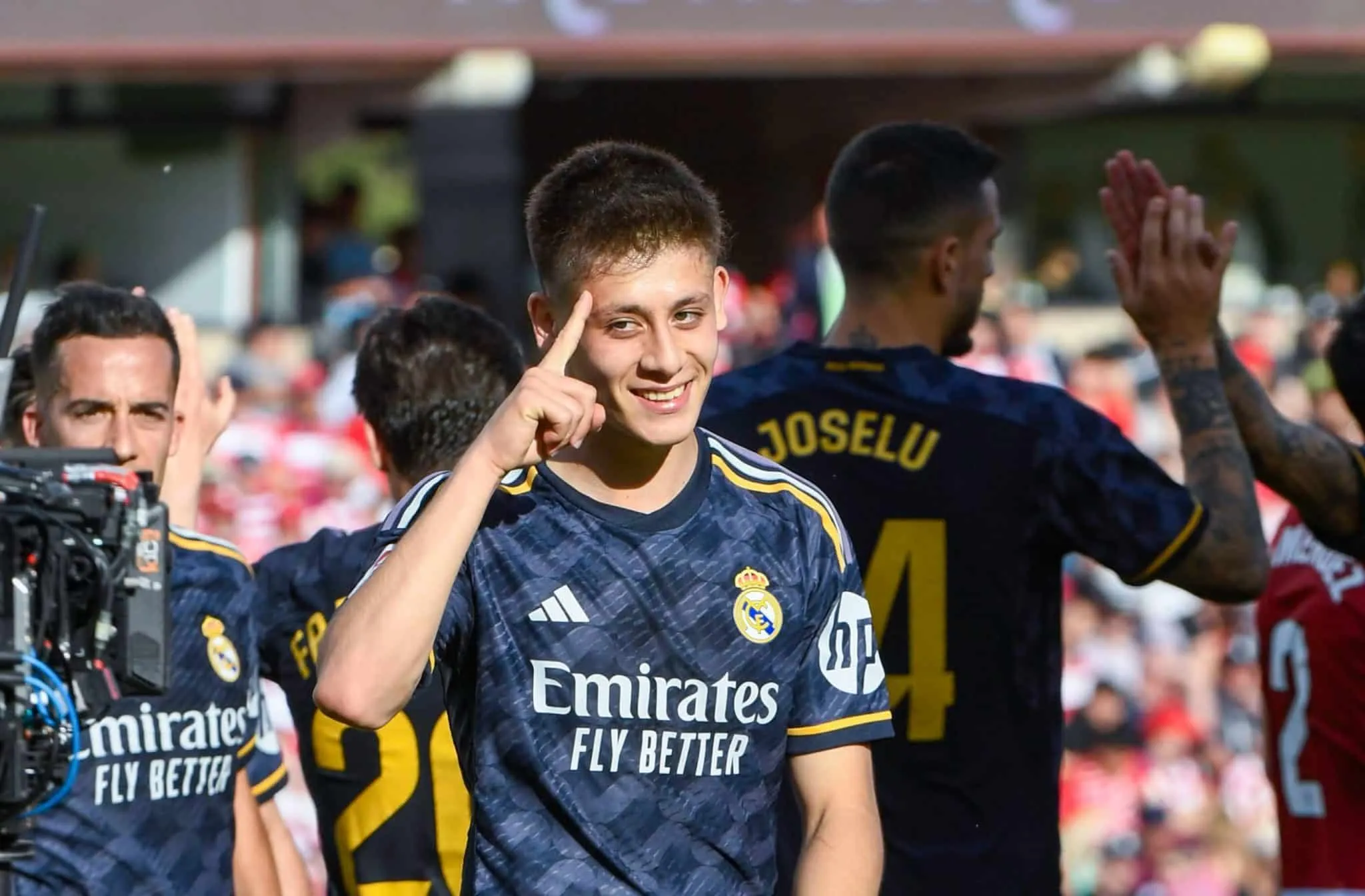 J&aacute; campe&atilde;o, Real Madrid usa reservas para golear rebaixado Granada pela La Liga