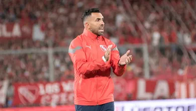 T&eacute;vez d&aacute; susto em torcedores ap&oacute;s ser internado com dores no peito na Argentina
