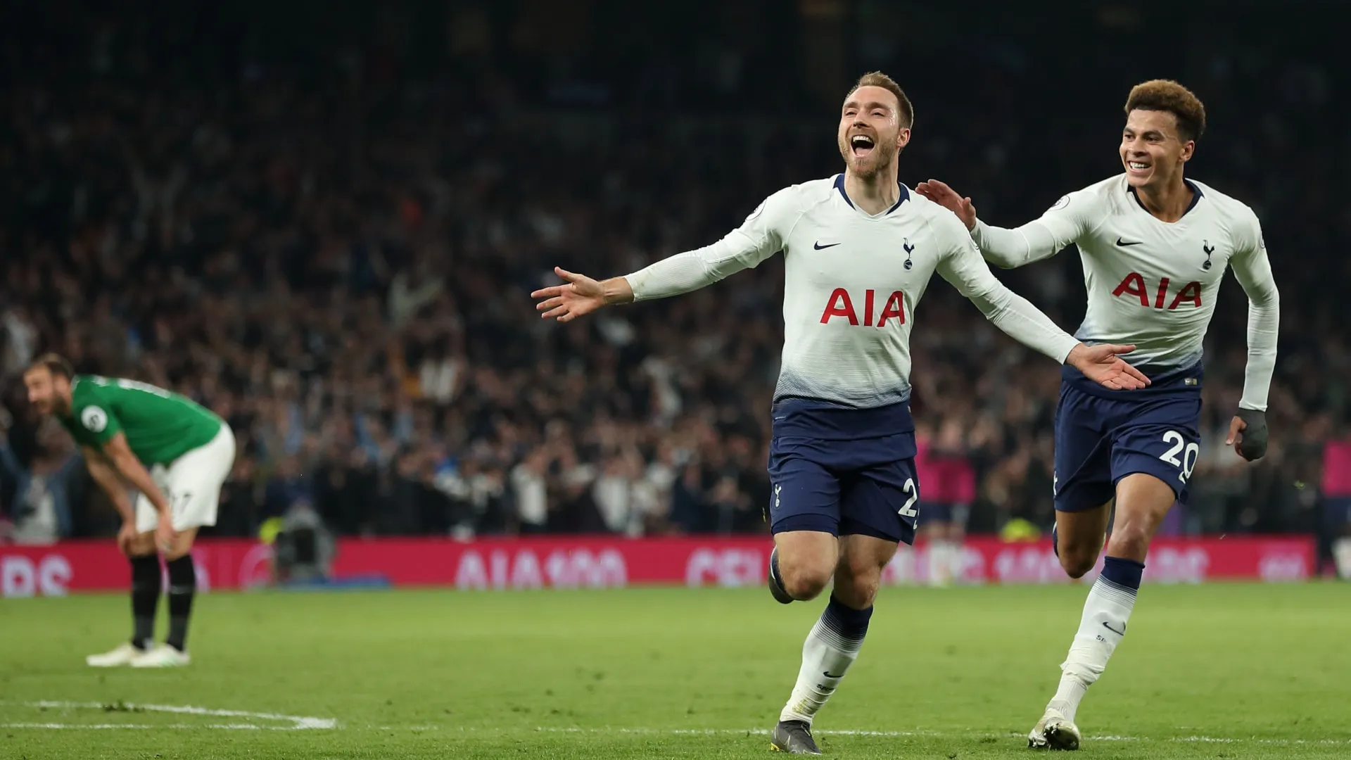 Chute preciso de Eriksen quebra cadeado do Brighton e Tottenham arranca vit&oacute;ria aos 88 minutos