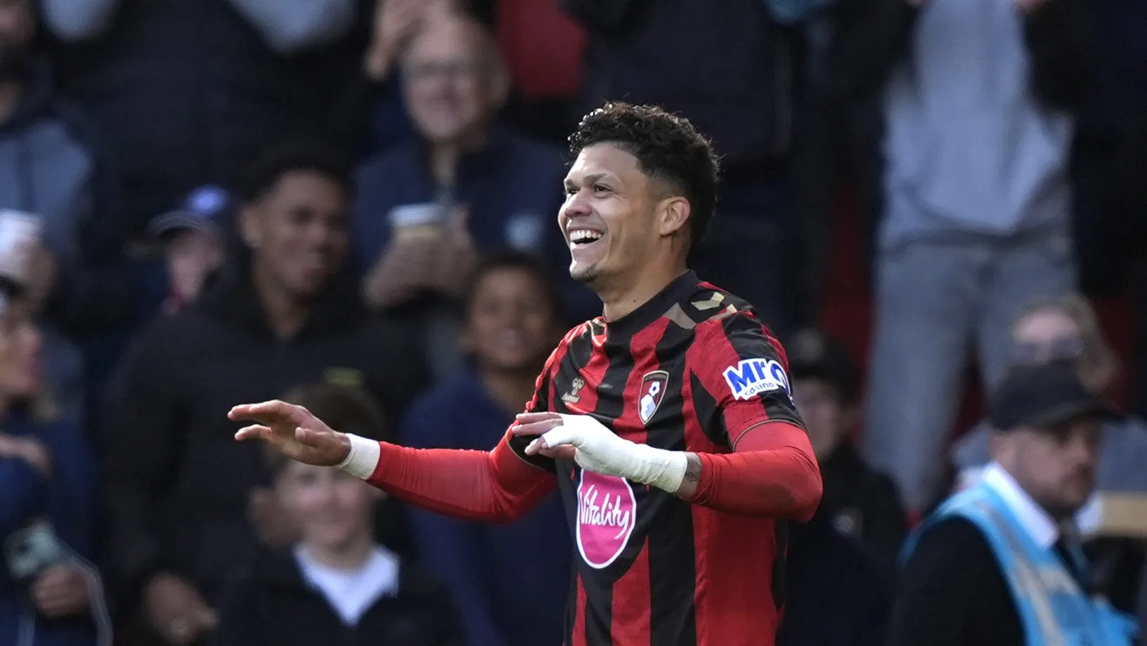 Evanilson ap&oacute;s gol do Bournemouth