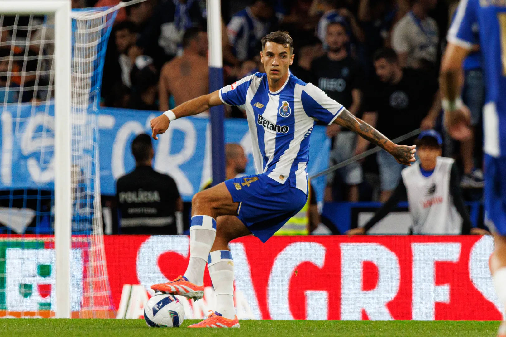 Kiwior em a&ccedil;&atilde;o pelo Porto