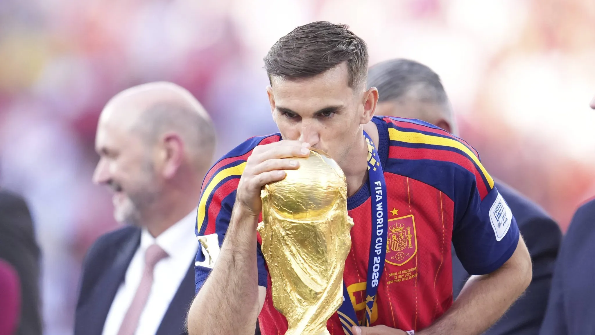 &lsquo;A verdade &eacute; que sim&rsquo;: Fab&iacute;an Ru&iacute;z sonha com Bola de Ouro e projeta volta a clube de LaLiga