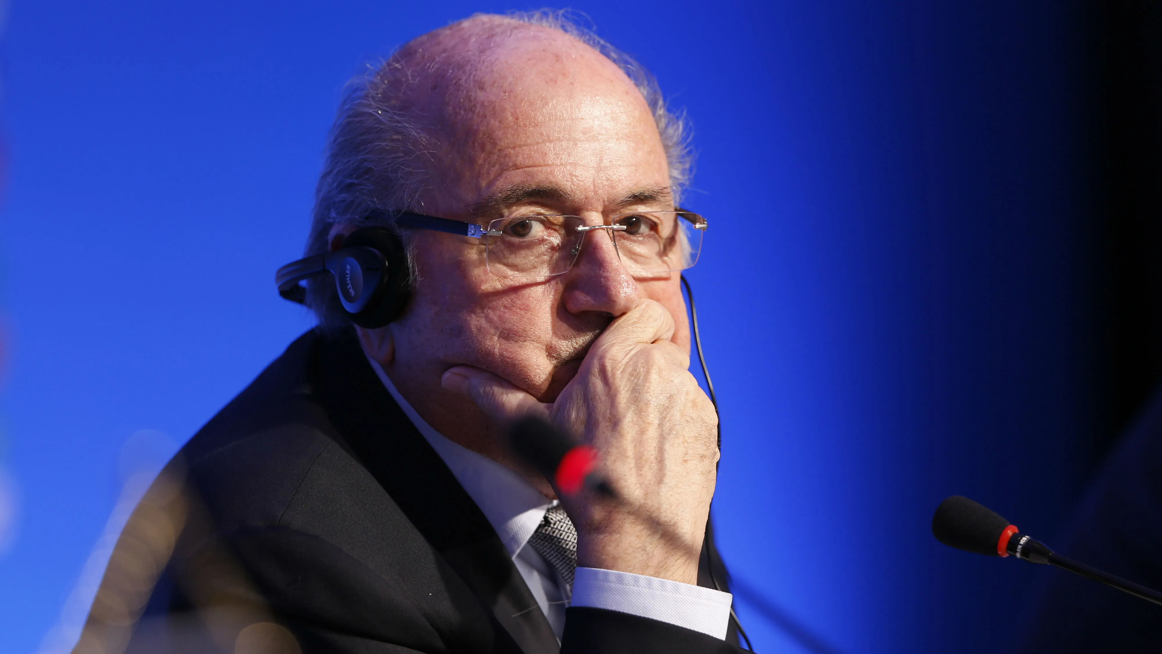 Na entrevista mais sincera desde ren&uacute;ncia, Blatter mostra rancor com Platini e medo do futuro