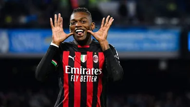 Milan fere um irreconhec&iacute;vel Napoli fora de casa e ganha moral para duelo na Champions