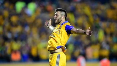 Ele &eacute; o cara: Gignac arrebenta de novo e p&otilde;e Tigres na segunda final continental em oito meses