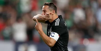 Num jogo de olhares a 2026, Guardado caprichou para garantir a vit&oacute;ria do M&eacute;xico sobre o Canad&aacute;