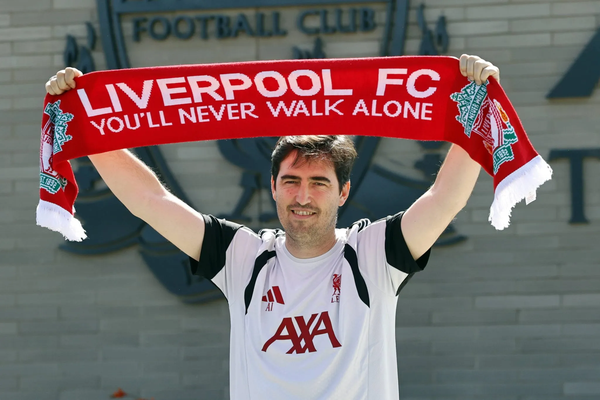 Iraola durante sua apresenta&ccedil;&atilde;o no Liverpool
