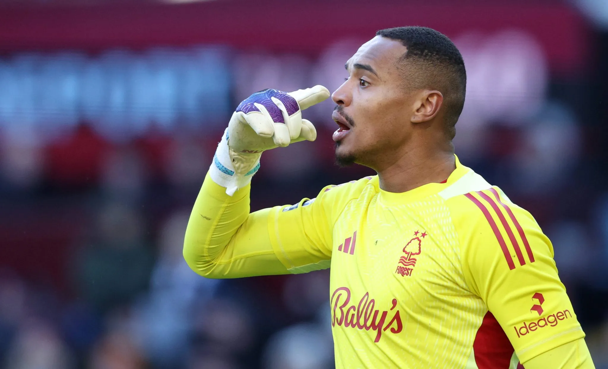 John Victor em jogo do Nottingham Forest