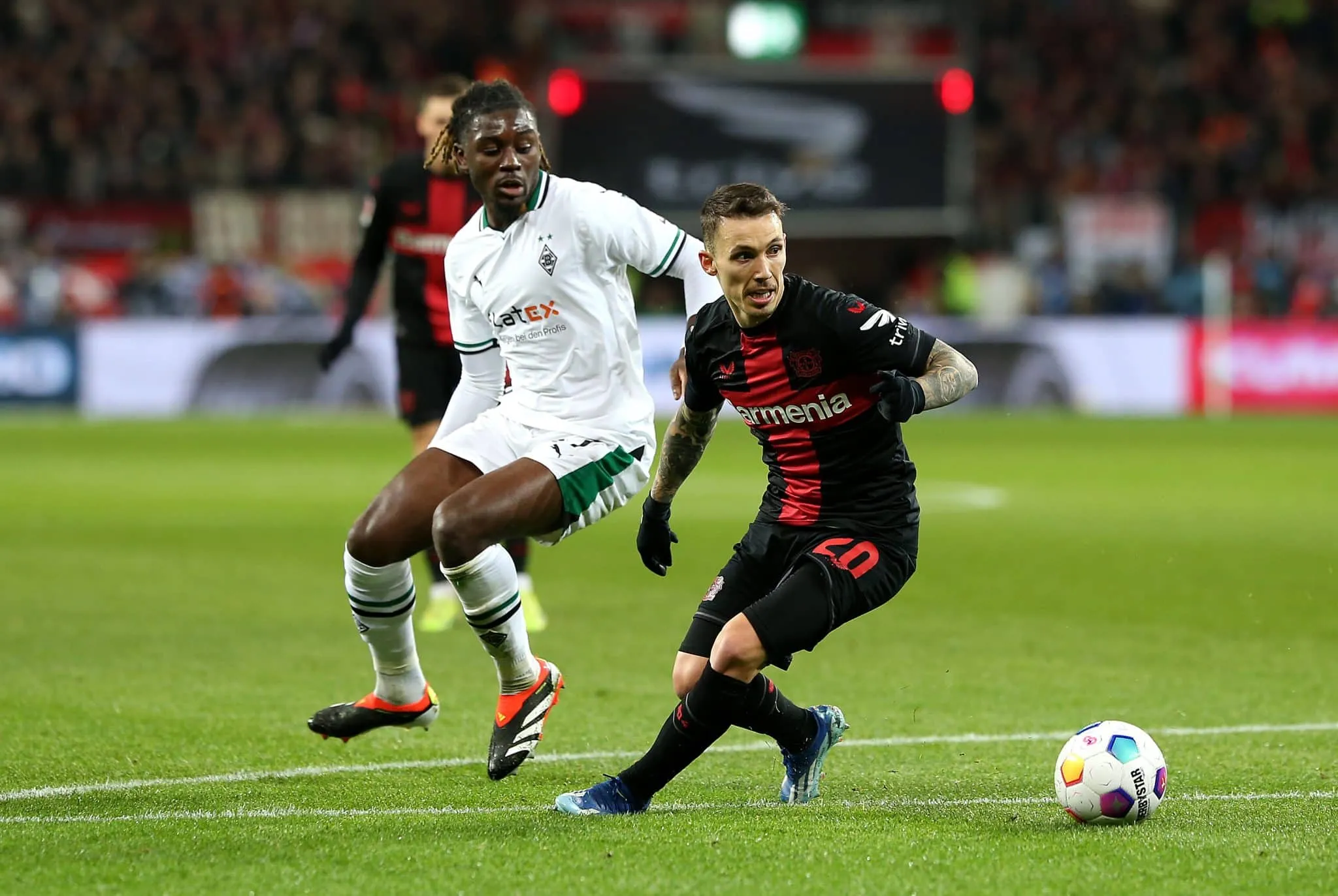 Leverkusen para em goleiro, fica no zero contra o M&ouml;nchengladbach e v&ecirc; Bayern de Munique se aproximar