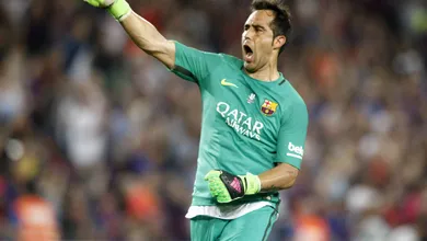 Bravo reconta passagem pelo Barcelona e detona estrutura: &lsquo;Funciona como time pequeno&rsquo;