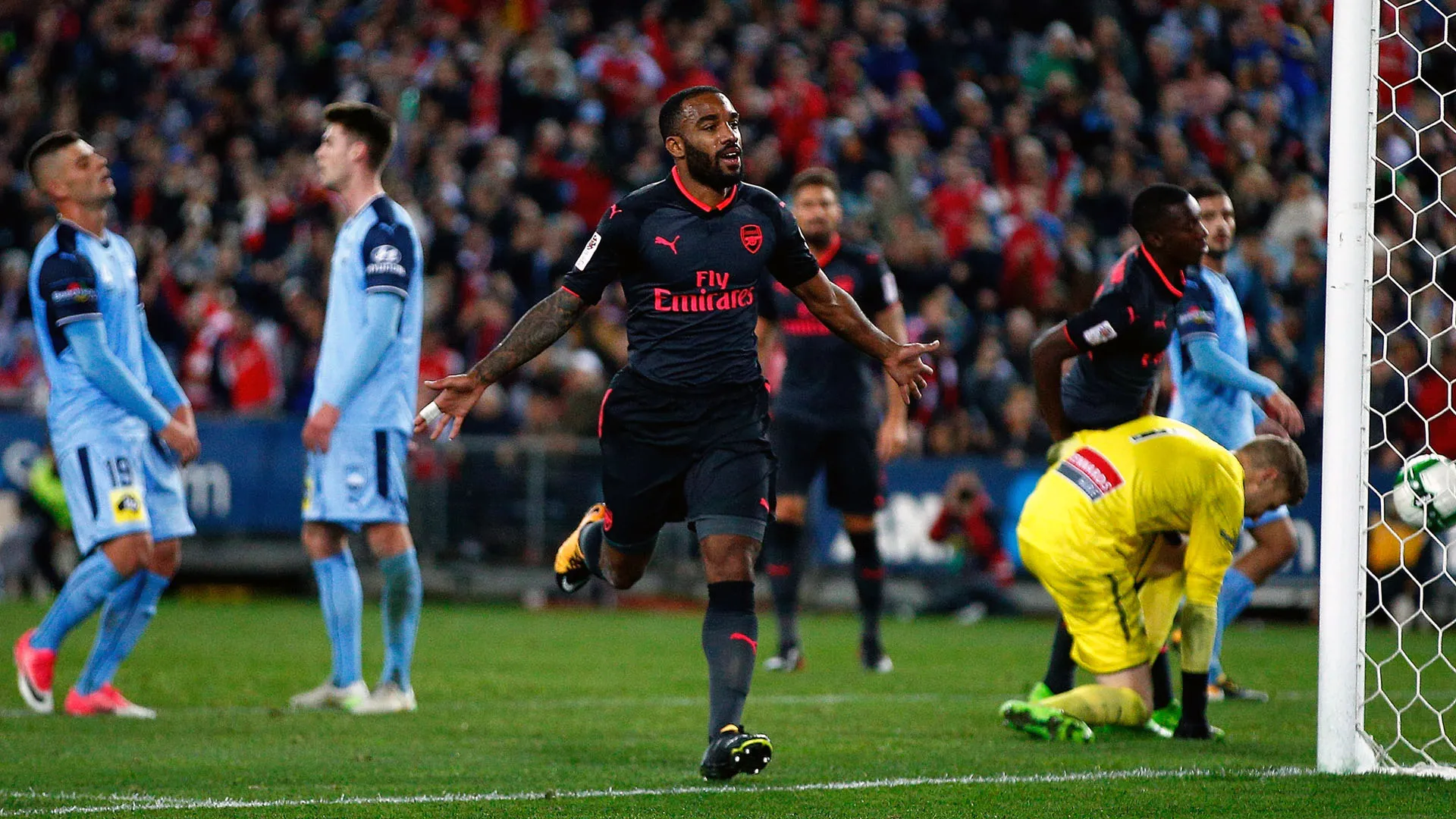 Lacazette precisou de 15 minutos para marcar seu primeiro gol pelo Arsenal