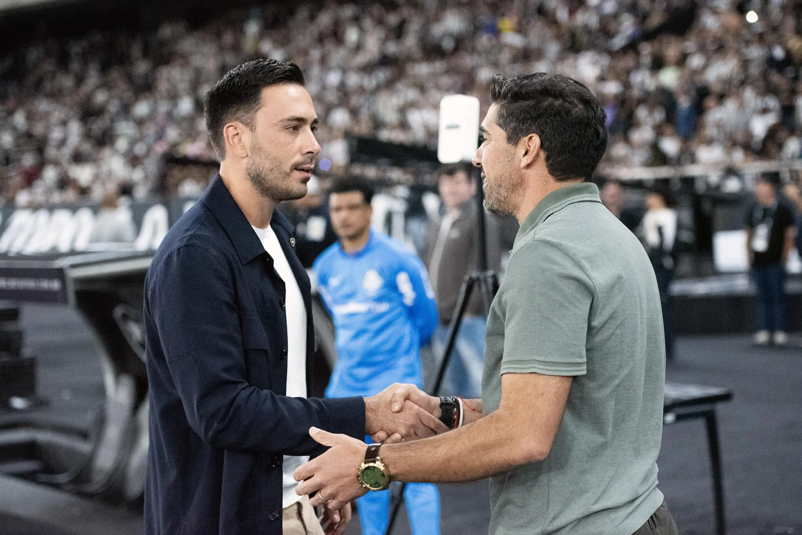 Davide Ancellotti cumprimenta Abel Ferreira antes do jogo (Foto: Gazeta Press)