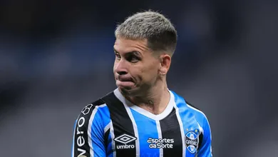Cabe no seu time? Gr&ecirc;mio anuncia barca com sa&iacute;da de seis jogadores