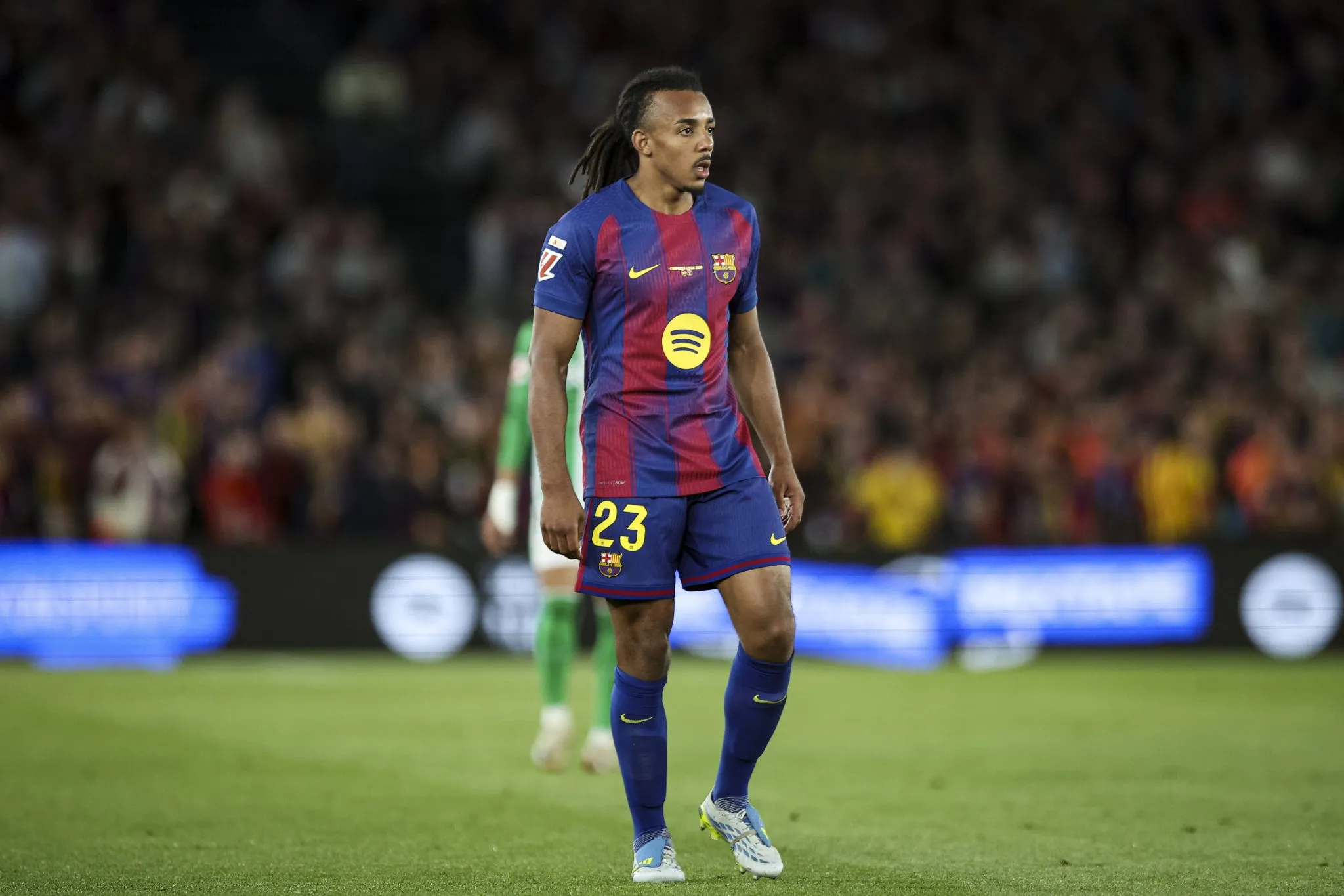 Jules Kound&eacute; em atua&ccedil;&atilde;o pelo Barcelona (Foto: IMAGO / NurPhoto)
