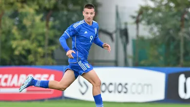 15 anos, 500 gols, gola&ccedil;o no PSG na Youth Champions League: Francesco Camarda vai mostrando quem &eacute; ao mundo
