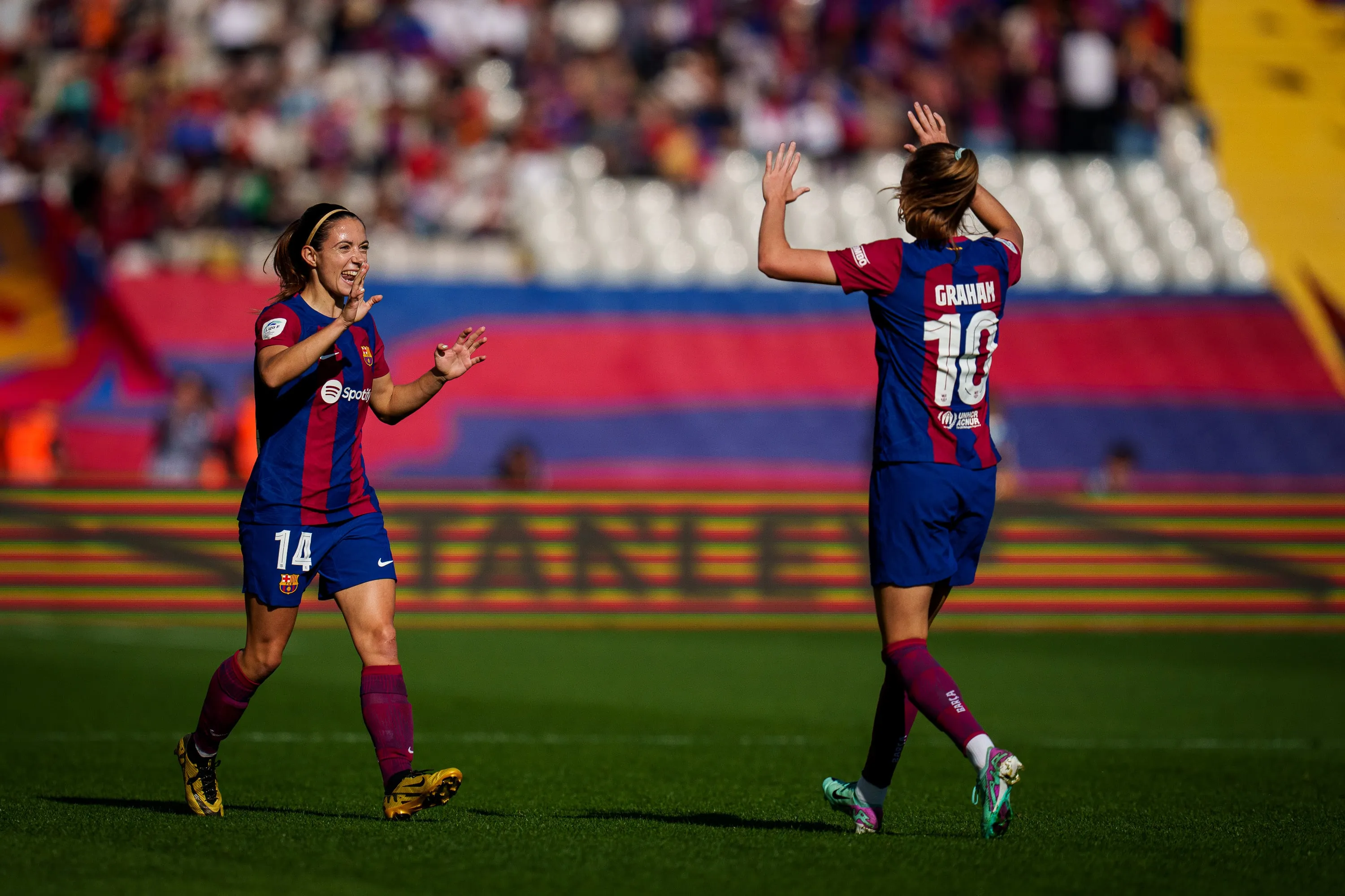 Donas do &lsquo;El Cl&aacute;sico&rsquo;: Barcelona goleia o Real Madrid e alcan&ccedil;a sequ&ecirc;ncia hist&oacute;rica