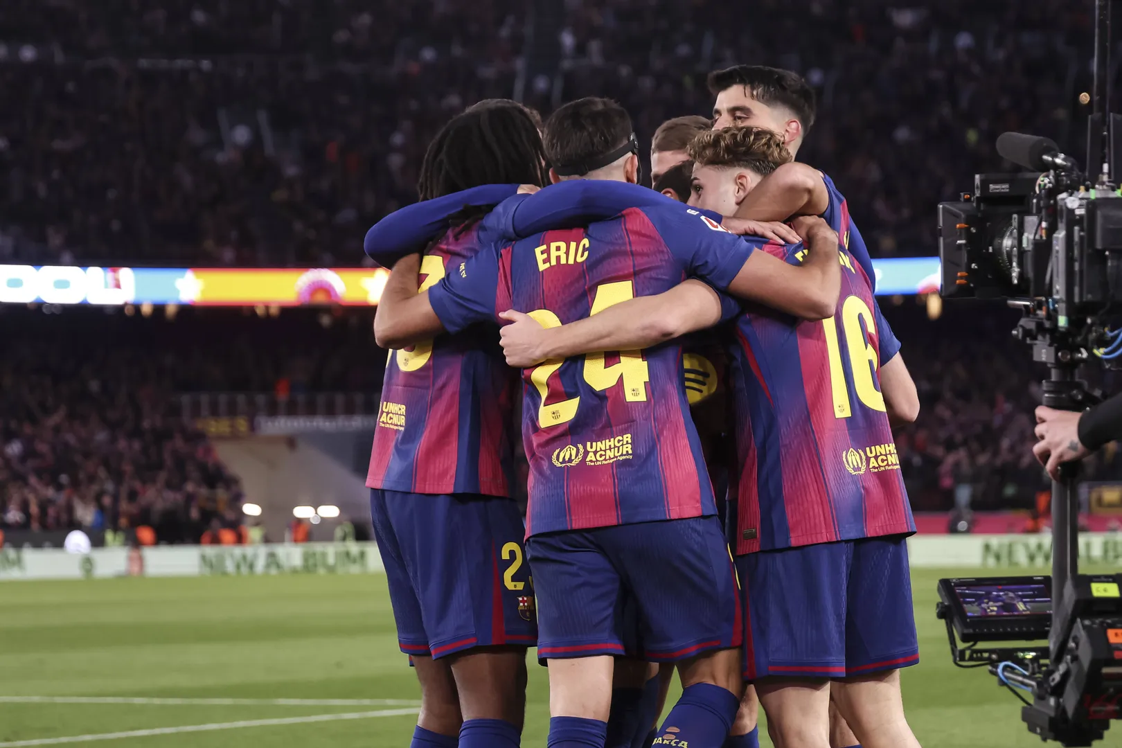Barcelona comemora gol de Fermin Lopez. 
