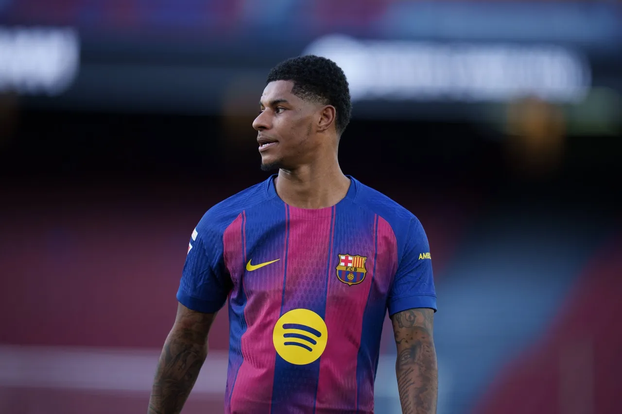 Como a pol&iacute;tica do Barcelona pode afetar o futuro de Rashford?