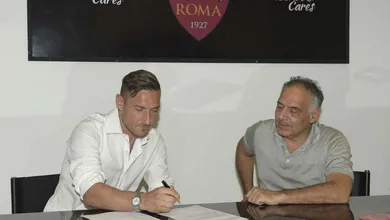 Reconhecimento duplo: Al&eacute;m de renovar, Totti se tornar&aacute; diretor t&eacute;cnico quando se aposentar