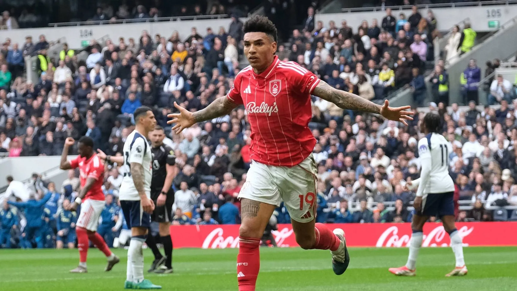 Igor Jesus comemora gol do Nottingham Forest sobre Tottenham (Foto: Imago/Sports Press Photo)