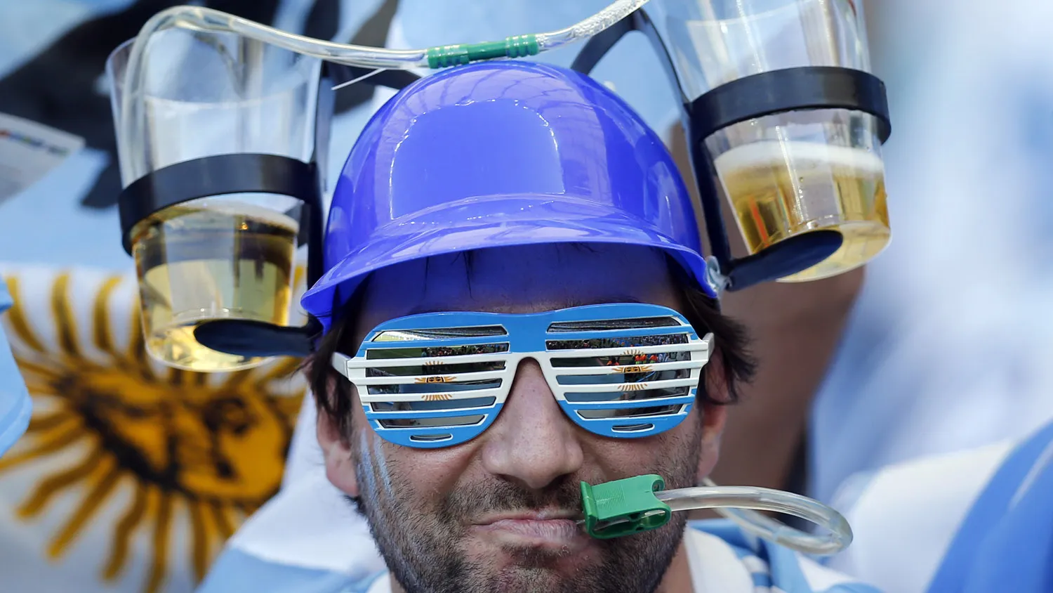 A Lei Geral da Copa criou uma exce&ccedil;&atilde;o para a venda de bebidas nos est&aacute;dios (Foto: AP)