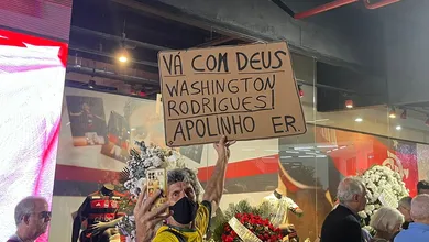 Personalidades prestigiam vel&oacute;rio de Apolinho na sede social do Flamengo