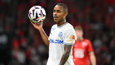 Igor Paix&atilde;o quis ficar no Marseille mesmo ap&oacute;s proposta da Premier League, diz estafe