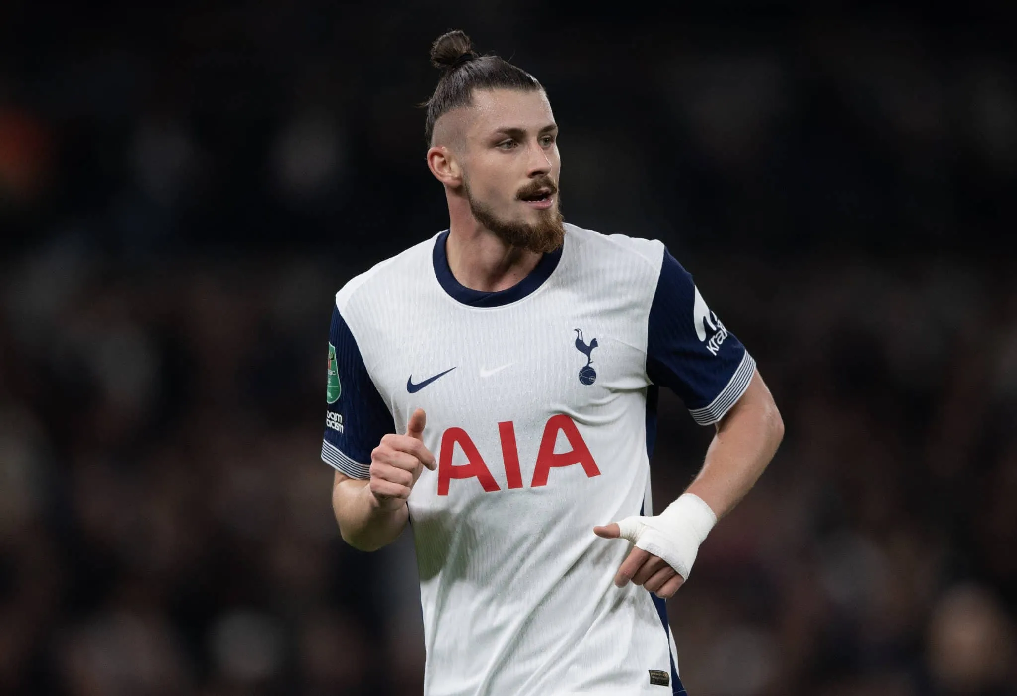 Cobi&ccedil;ado por italianos, zagueiro estabelece condi&ccedil;&atilde;o para seguir no Tottenham