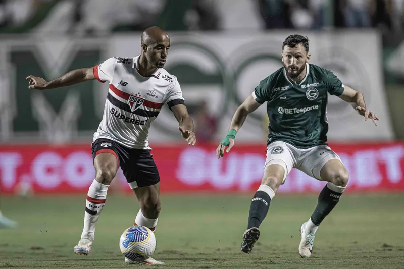 Lucas Moura, em a&ccedil;&atilde;o contra o Goi&aacute;s