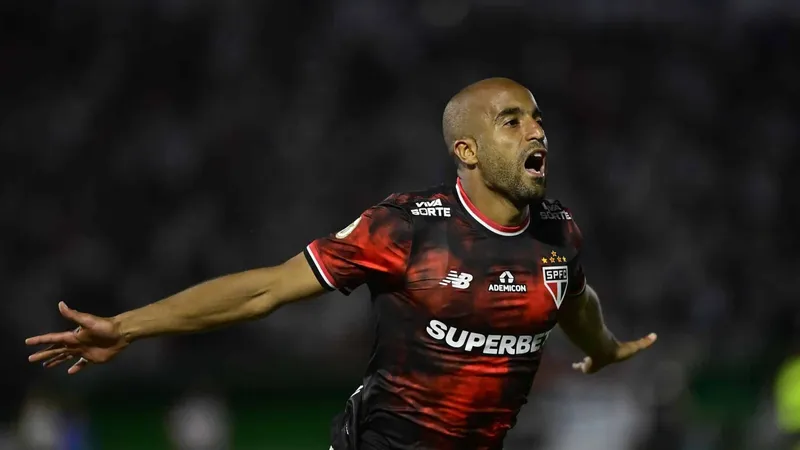 Lucas Moura celebra gol em S&atilde;o Paulo 3 x 0 Vasco