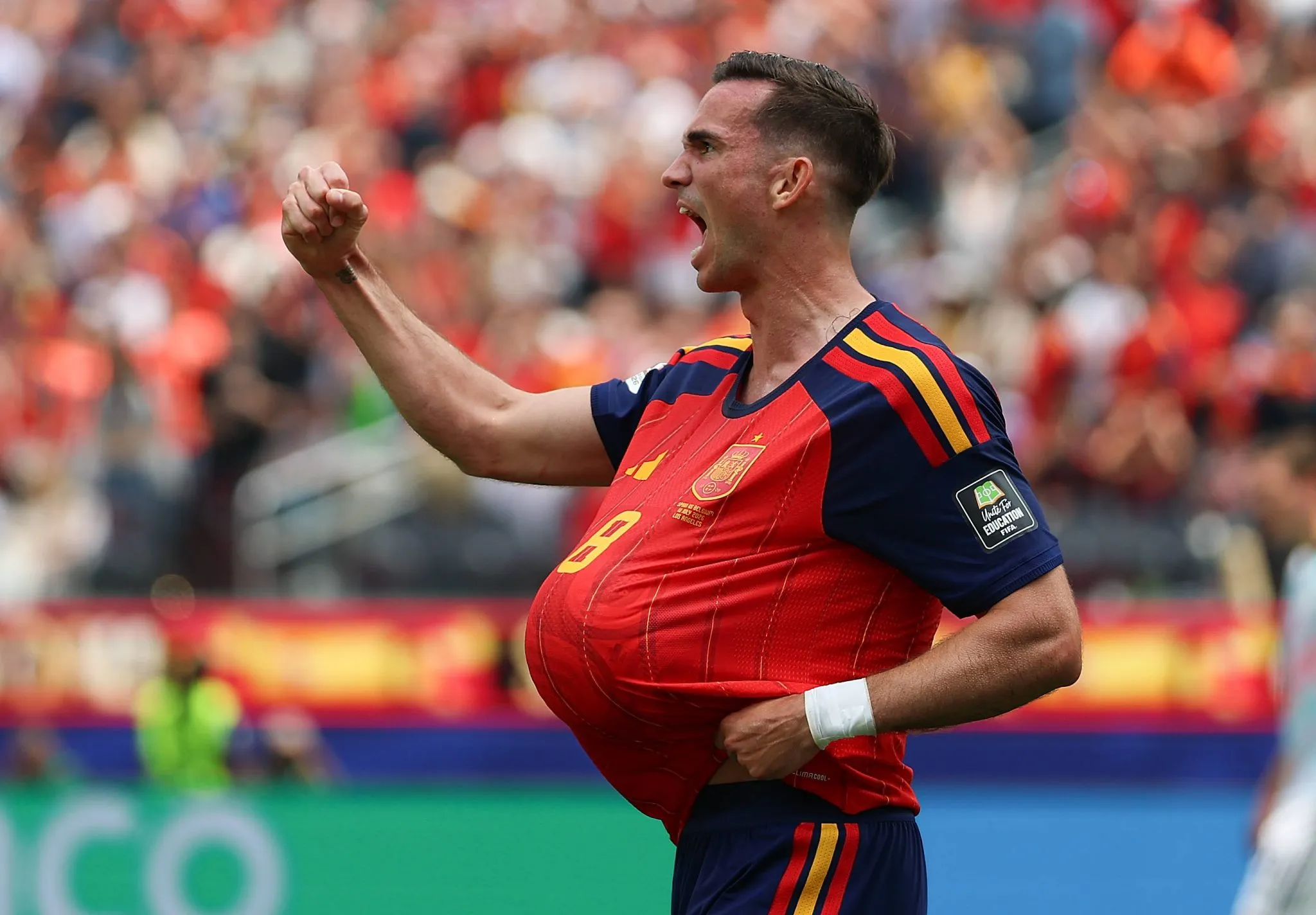 Fabi&aacute;n Ruiz celebra gol da Espanha
