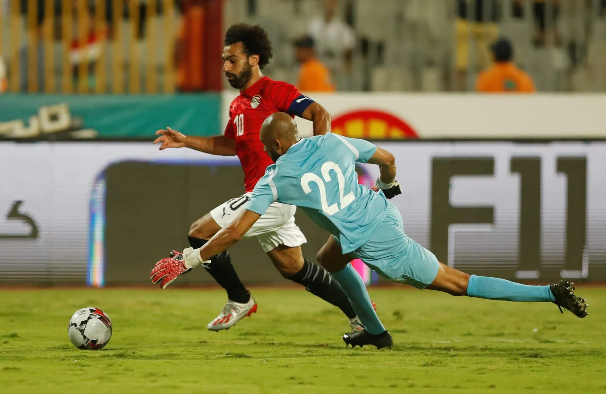 Candidatos a craque da CAN, Salah e Ziyech acabaram com a reputa&ccedil;&atilde;o de seus marcadores em dois lances humilhantes