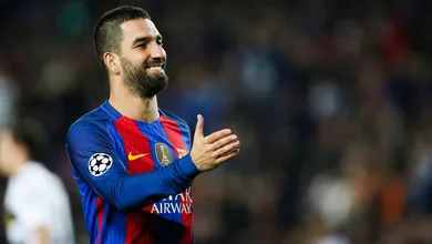 Como Arda Turan foi de milion&aacute;rio a pobre em pesadelo financeiro