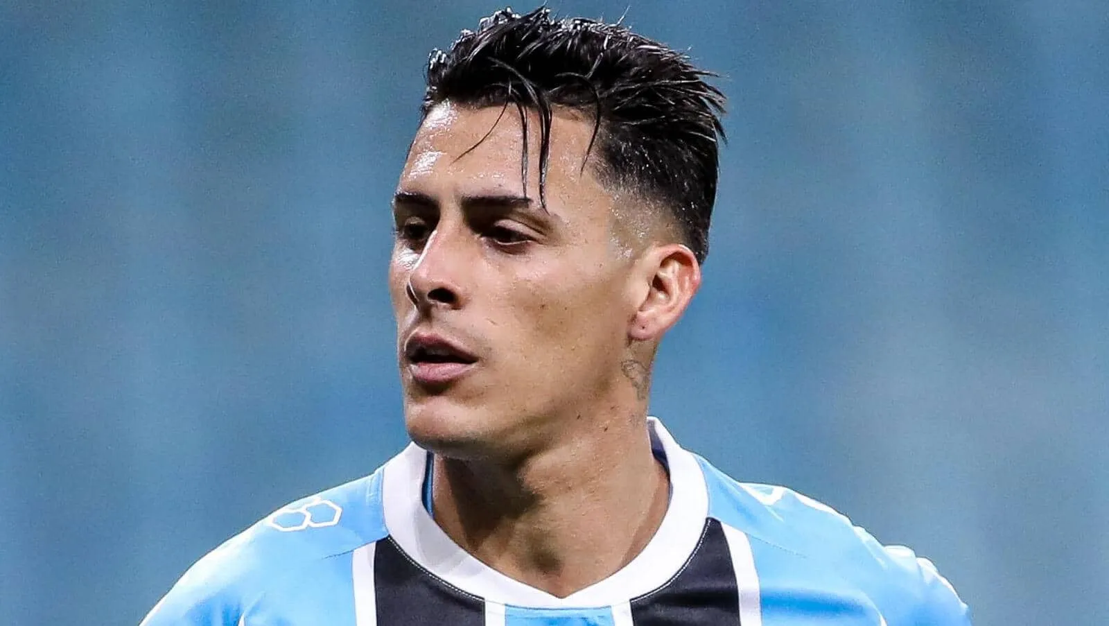 Gr&ecirc;mio pensa em oxigenar o elenco e se disp&otilde;e a negociar estrangeiros com o Santos