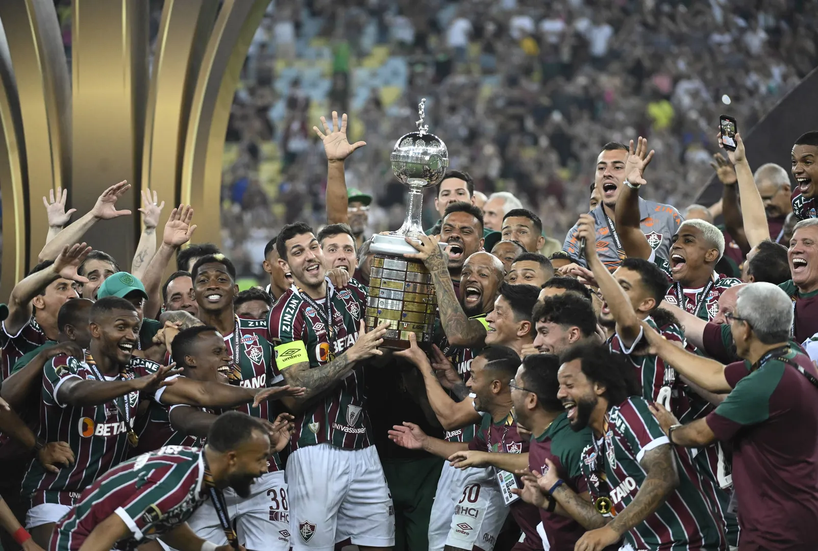 T&iacute;tulo da Libertadores coroou gera&ccedil;&atilde;o vencedora do Fluminense ap&oacute;s piores anos da hist&oacute;ria do clube - Foto: Icon sport