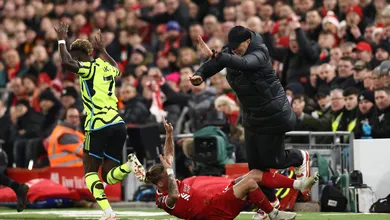 42 dias e um abismo separam primeiro e terceiro jogos entre Arsenal e Liverpool