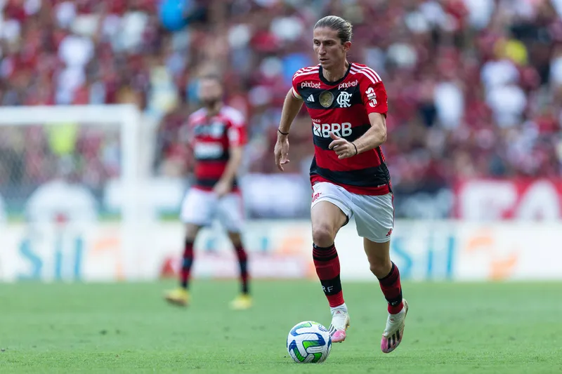 Filipe Lu&iacute;s marcou seu primeiro gol com a camisa do Flamengo na &uacute;ltima vit&oacute;ria rubro-negra diante do Fluminense com o ex-lateral-esquerdo em campo
