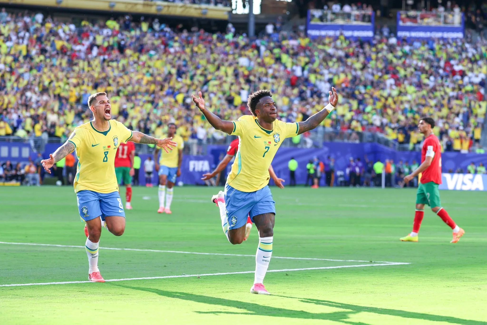 Vinicius J&uacute;nior comemora ap&oacute;s marcar gol do Brasil (Foto: IMAGO / Brazil Photo Press)