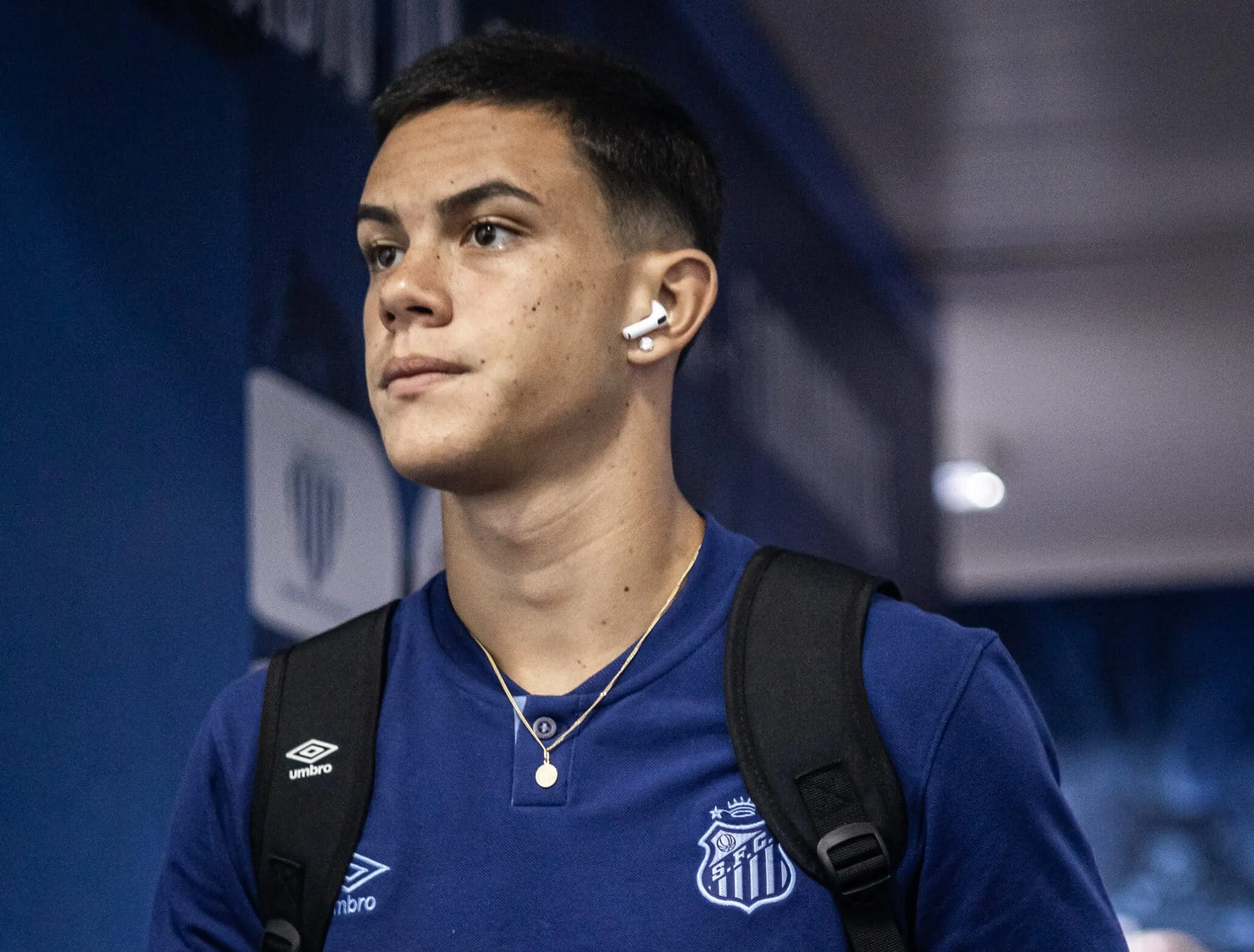 Promissor, JP Chermont come&ccedil;a a pedir passagem para assumir lateral direita do Santos